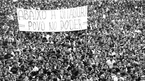 Abaixo a ditadura! Viva à luta do povo! (...)