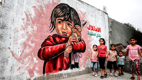 "Como é possível que Israel mate uma criança a cada 15 minutos em Gaza?"