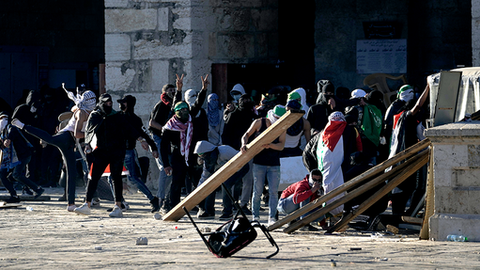 "Palestinos resistem à ataque israelense a al-Aqsa"