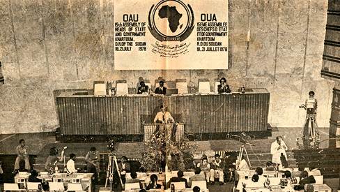 "África parece um corpo inerte onde cada abutre vem debicar o seu pedaço"