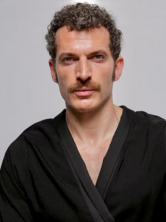 El actor David Novas para un shooting de Mogardo