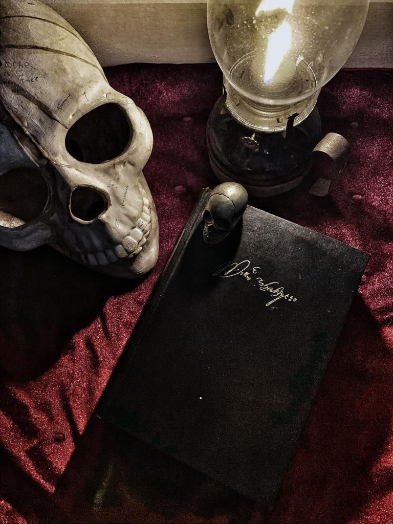 Shakespeare complete works skull