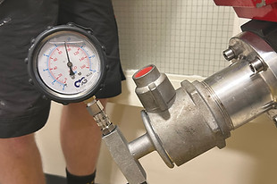 Wet riser pressure test