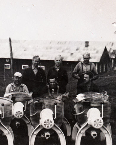 asko-75-years-archive-washing-machine-workers.jpg