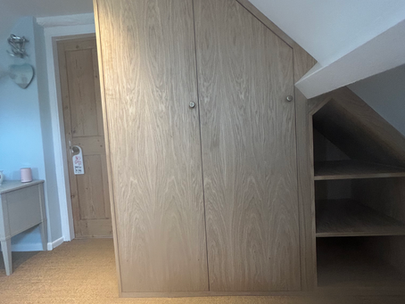 Bespoke Wardrobes vs Flat Pack: What’s the Better Choice for Your Home?