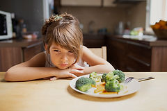 Criança seletiva, que não come, dificuldade na alimentação