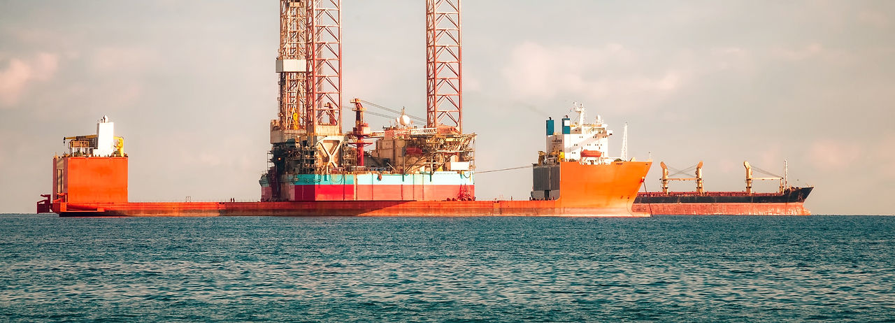 semi-submersible-oil-rig-vessel_edited.jpg