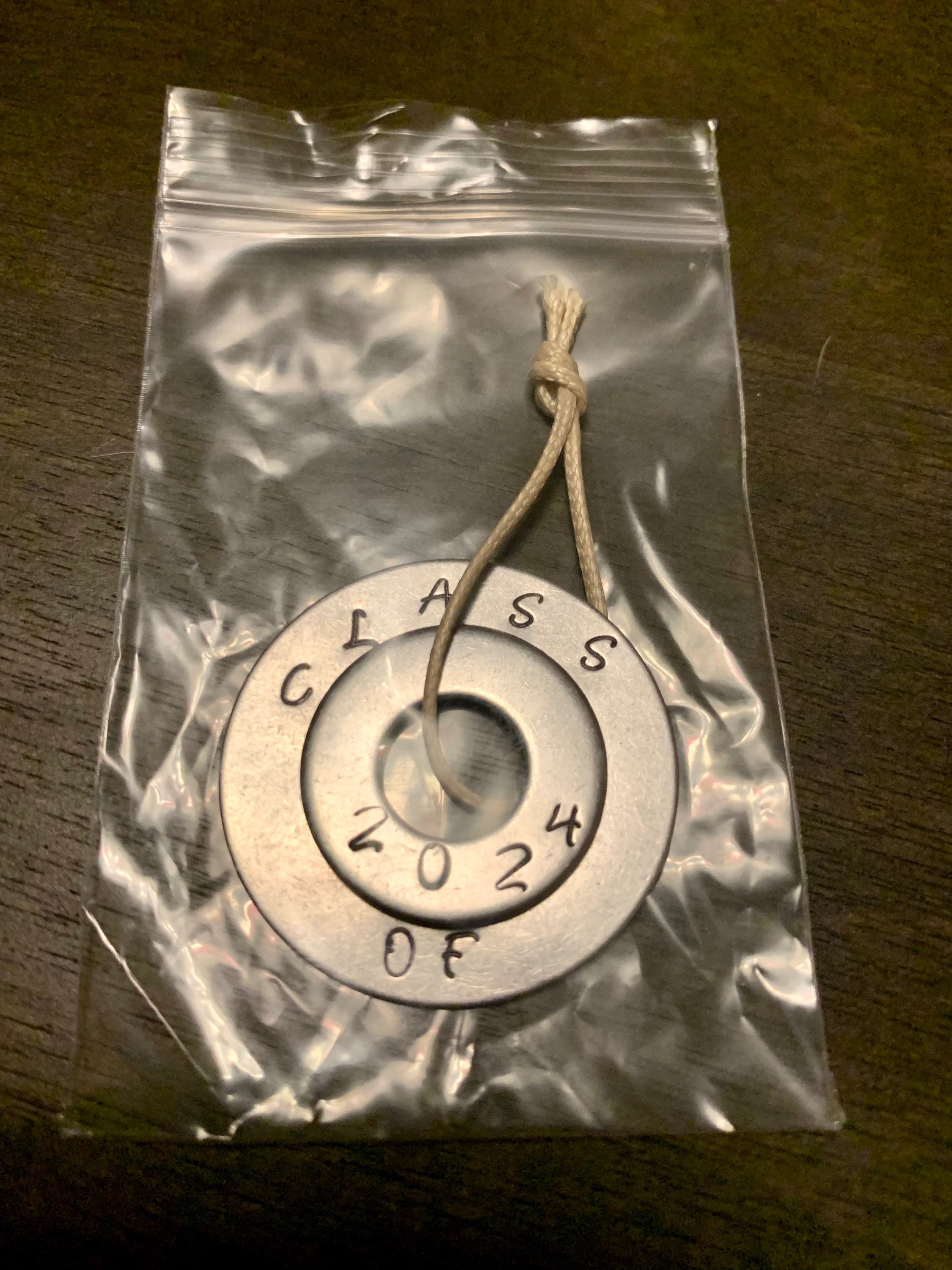 Class of 2024 Zipper Pull
