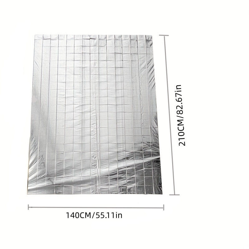 Thumbnail: Vízálló hőszigetelő takaró vészhelyzet esetére