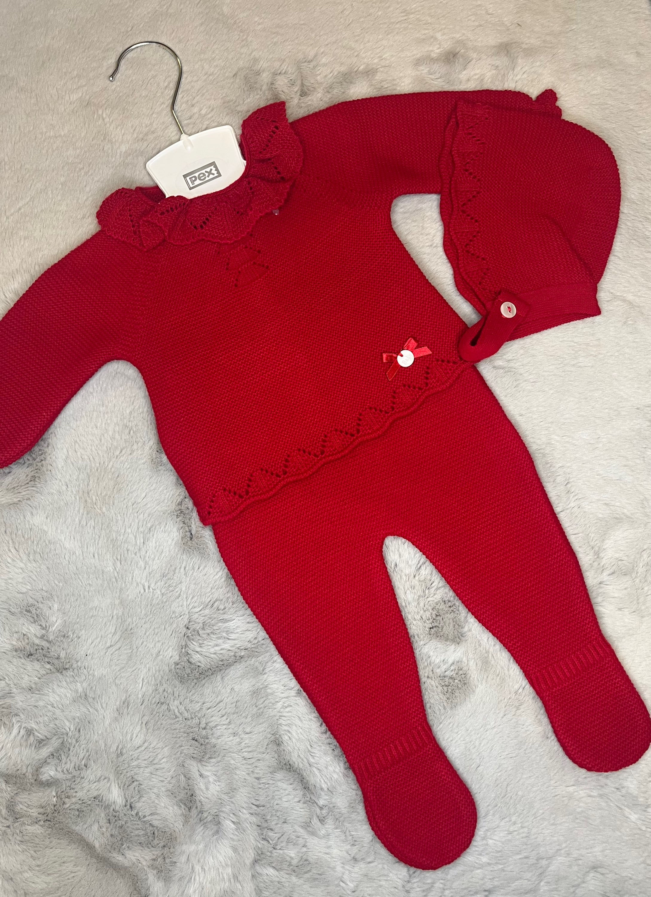Red knitted set with bonnet