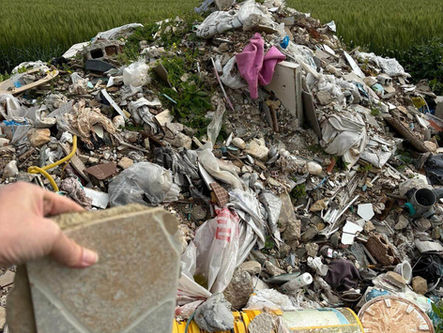 השלכה פיראטית של פסולת בניין