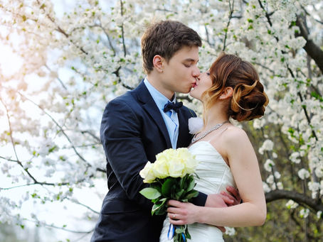 The Bride and Groom’s Forbidden Kiss – Beatriz Barata