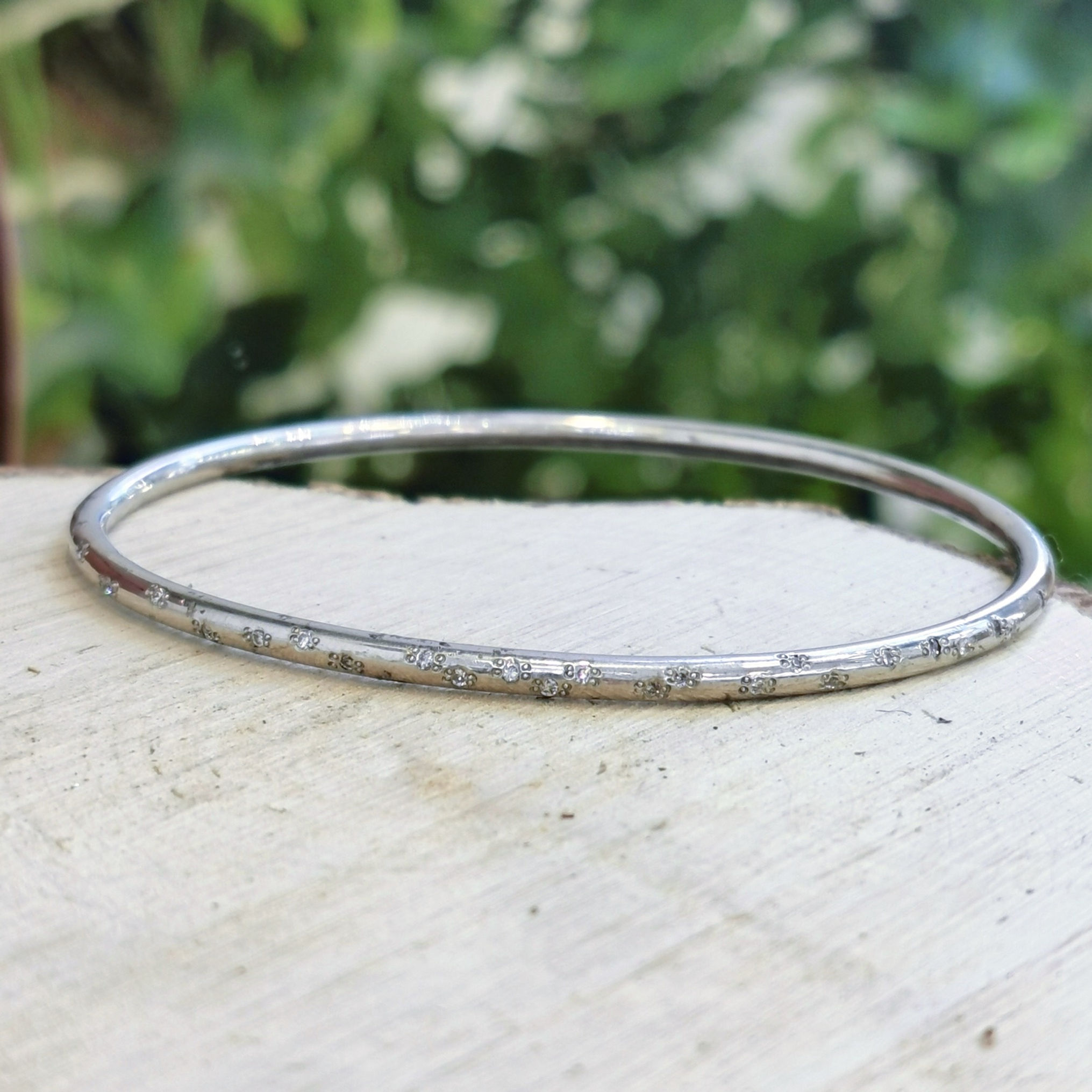 18ct White Gold 'Star Trek' Bangle