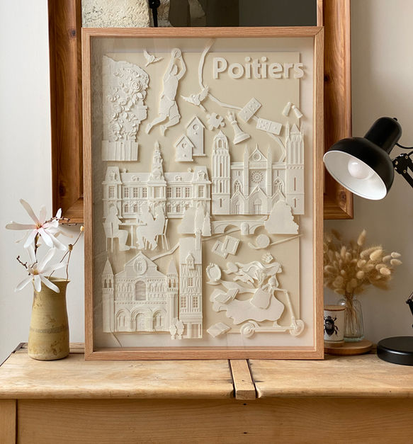 designer papier; artiste papier; paperart; paper artist; paperdesign; patrimoine; métier d'art; artisan d'art; métier d 'art de nouvelle aquitaine; déco tout en papier; vitrine en papier; création en papier; maison en papier; création papier; mise en scène en papier; veronique hermouet; Poitiers; ville de Poitiers; cadeau personnalisé; cadeau original