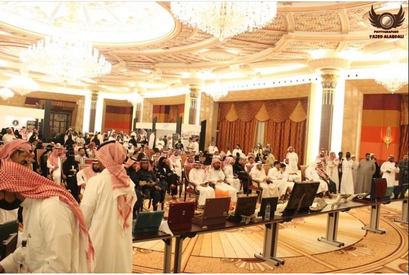 المزاد بمعرض العطور