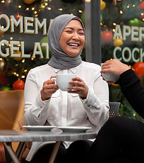 women-wearing-hijab-having-good-time (2).jpg
