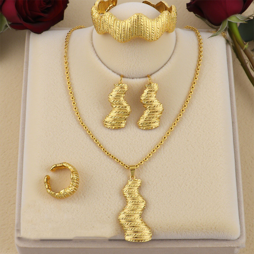 Dubai Glamour Gold-Plated Jewellery Set