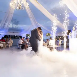 Hochzeits-DJ Castrop-Rauxel - Hochzeitstanz auf Wolken+.webp