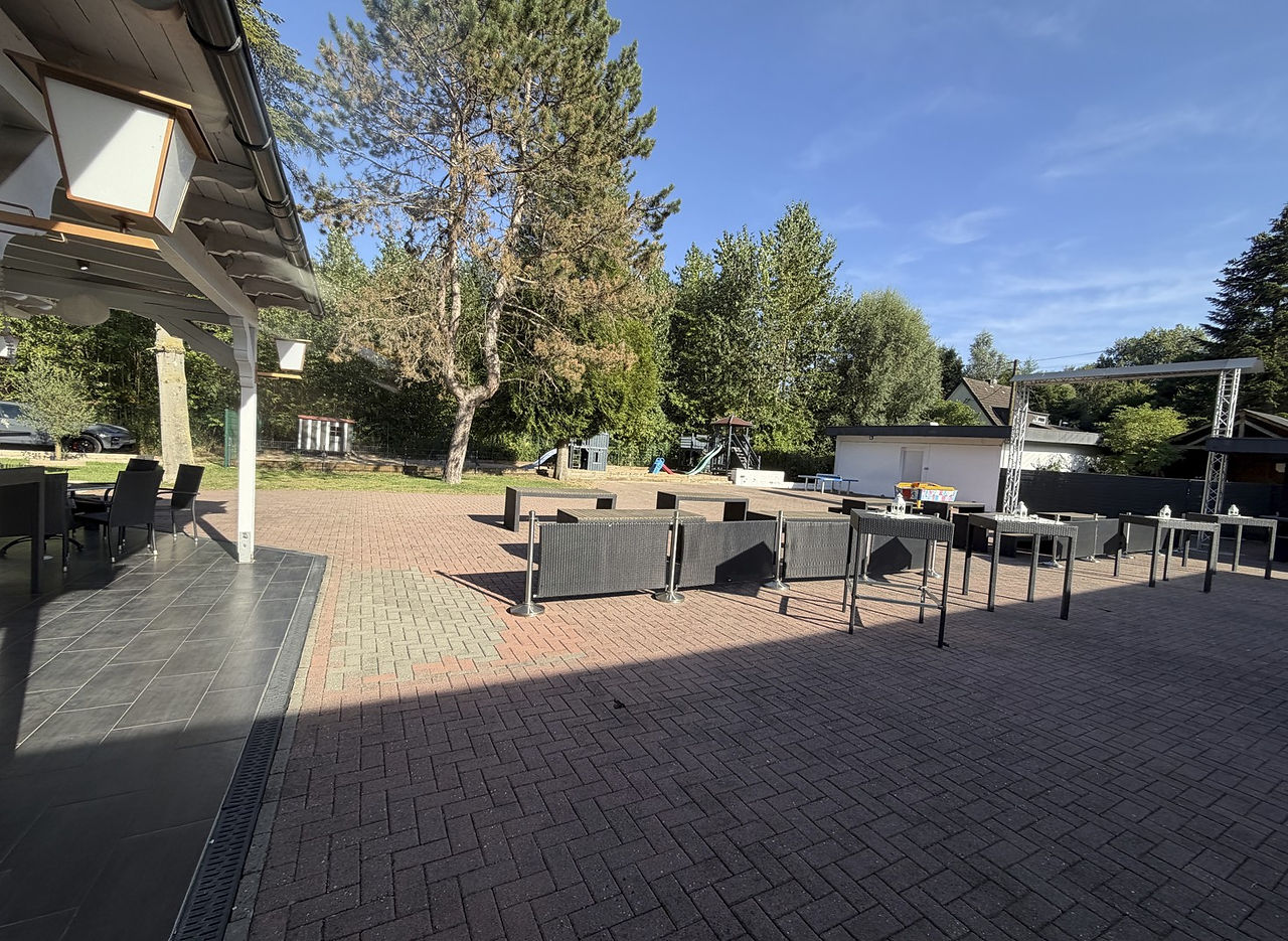 Restaurant Life Eventlocation Willich - Hochzeit - Sektempfang Sitzen