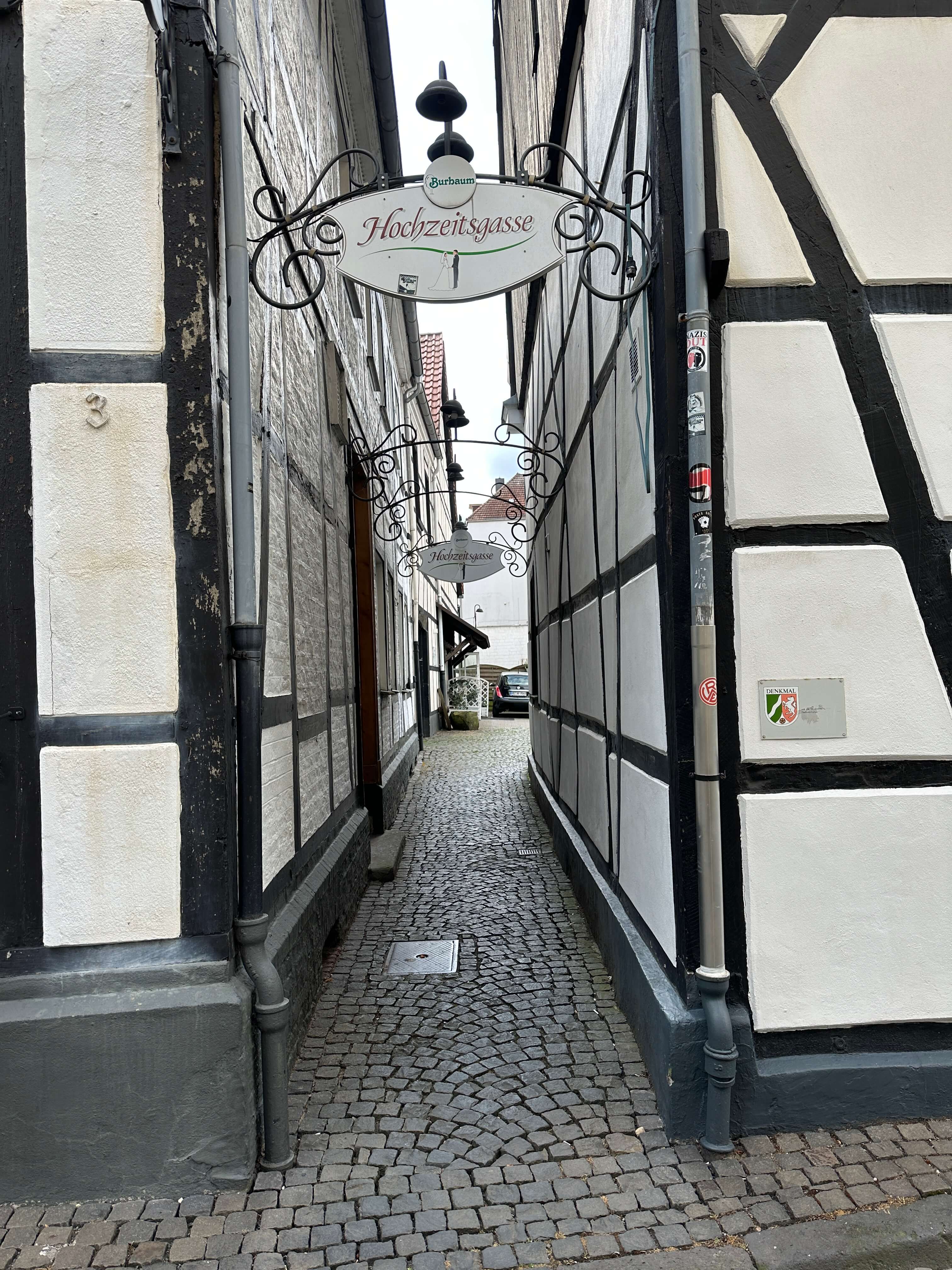 Hotel Burbaum in Waltrop - Hochzeit Dorftenne - Hochzeitsgasse