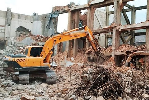 Demolição de galpão de piso de concreto