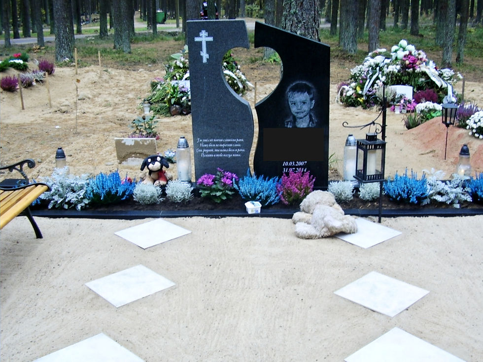 Graniitmonument südame ja Eesti portreega