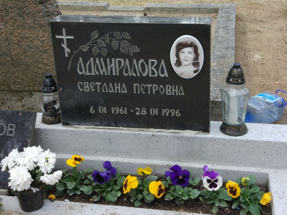 Fotokeraamika portreega graniidist monumendil