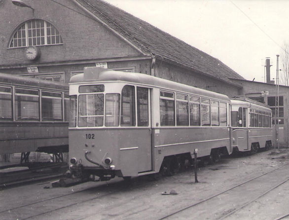 BW102_3.jpg
