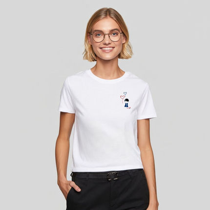 Scopri la t-shirt che invita a mantenere la speranza e a credere nella possibilità di un domani migliore.