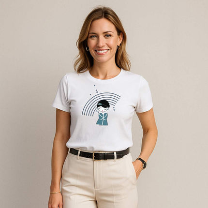 Porta con te il messaggio di gioia e sostenibilità ovunque tu vada con la tua maglietta My Secret Soul Rainbow.