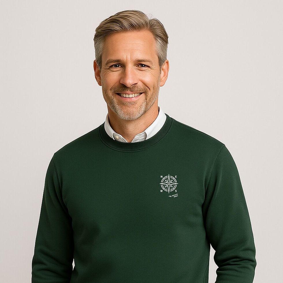 Scopri la felpa unisex "True North", un capo essenziale con un design minimalista che racchiude un messaggio profondo