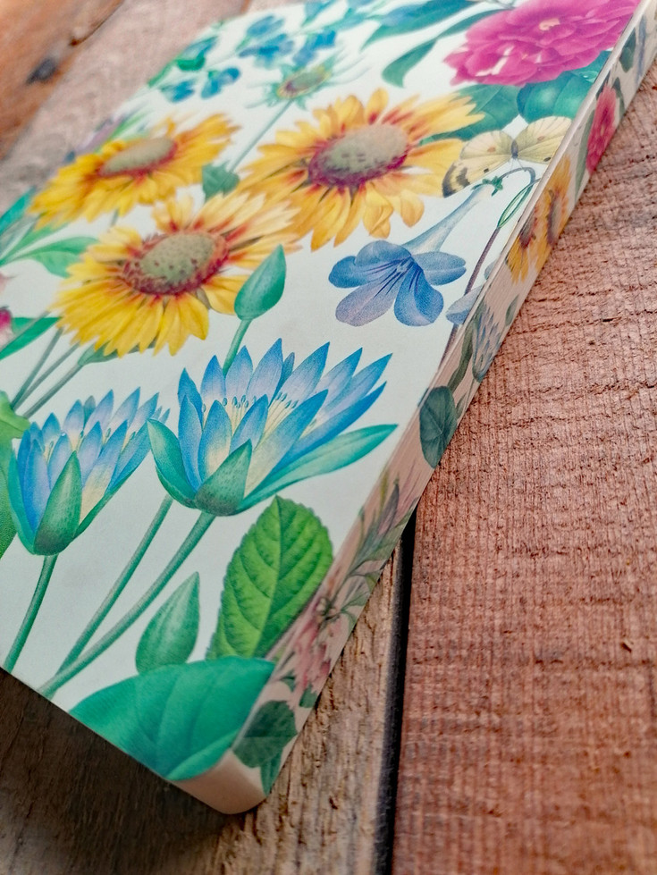 מחברת קצ וות מעוטרים פרחים