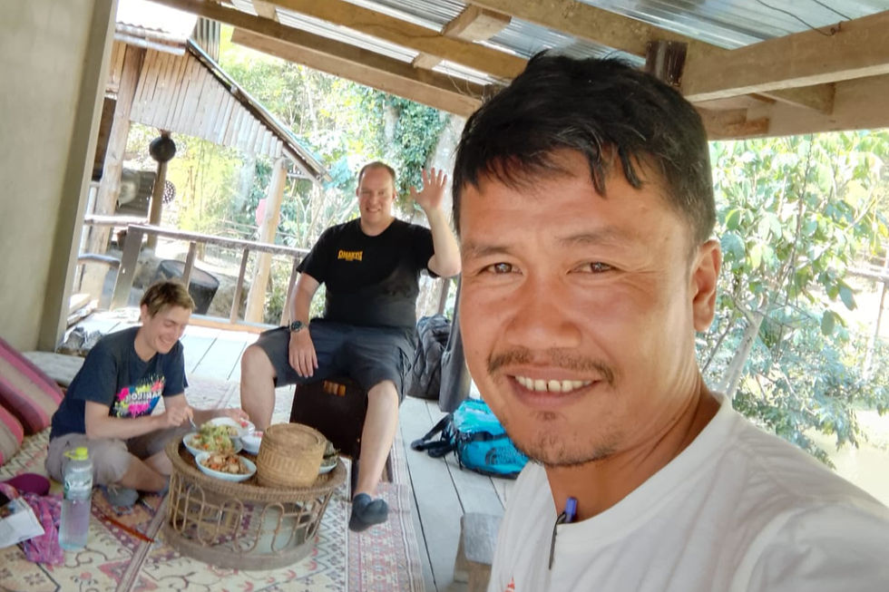 échanges avec un guide local