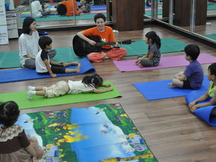 '어린이 영어요가'가 시작되었습니다.