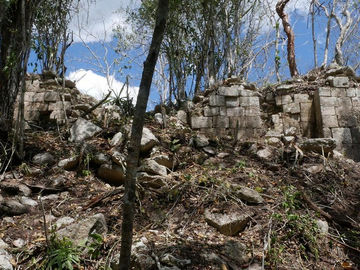 Arqueólogos descobrem cidade maia intacta na selva mexicana