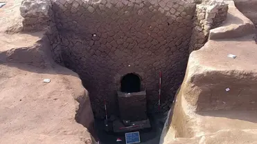 Arqueólogos encontram múmia em sarcófago de 2.000 anos na “Tumba de Cérbero” na Itália