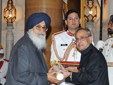 Morre ex-ministro-chefe do Punjab, Parkash Singh Badal aos 95 anos