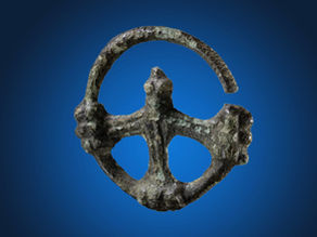 Rara cruz em forma de roda, datada do século X ou XI d.C., foi descoberta em Brandemburgo