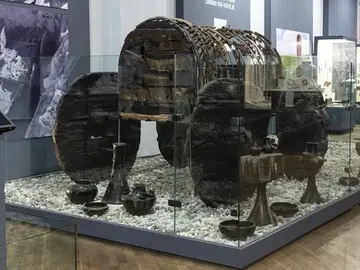 Carroça coberta do século XV a.C. encontrada em uma tumba da Idade do Bronze na Armênia