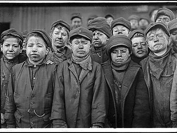 Trabalhadores infantis, chamados de “Breaker Boys” em uma mina de carvão