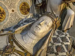 Escavação arqueológica em mosteiro espanhol revela restos mortais de rainha do século XIV