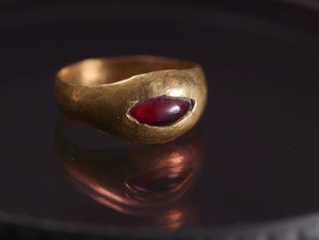 Anel de ouro de 2.300 anos é descoberto em sítio arqueológico na Cidade de Davi