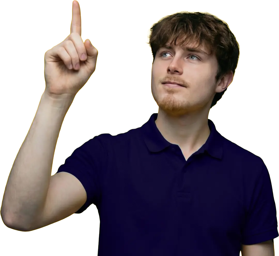 Giovane uomo pensieroso indica in alto con l'indice, guardando su.