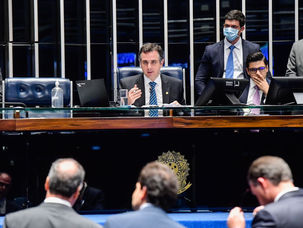 Senado aprova projeto que limita ICMS para diminuir preços de combustíveis