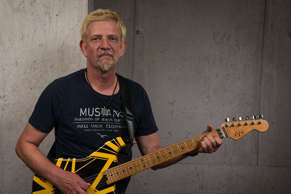 Ich und meine EVH Gitarre