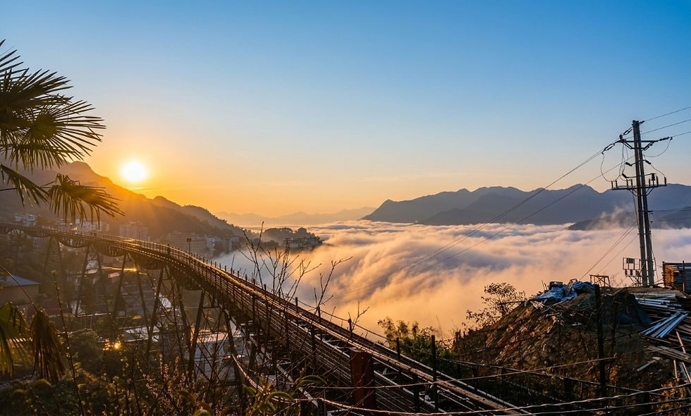 Hoàng hôn và biển mây siêu đẹp tại The Train Hill Sapa