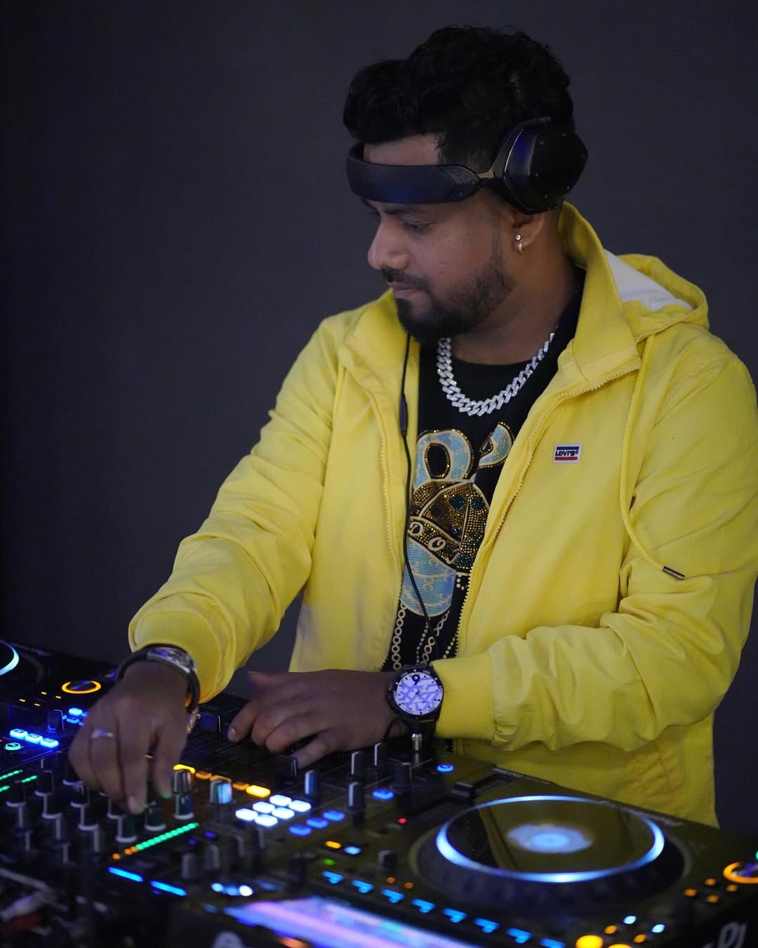 Super energy  ️when on the deck  ...#djvidyut #bangalore #bangalorenightlife #bollywoodsty