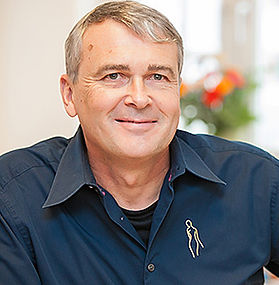 Dr. Med. Robert Theiss