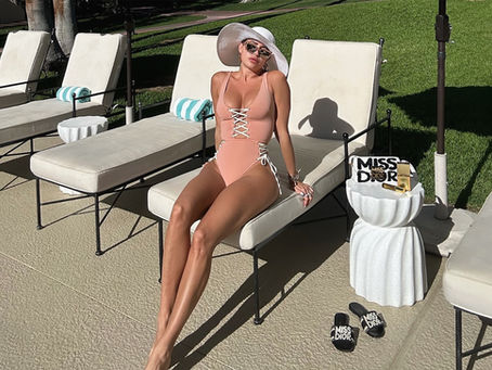 Amanda Lynn: valioahterinen blondi on melko leso kaunotar – TOP 10 aivan stringintäyteistä kuvaa!