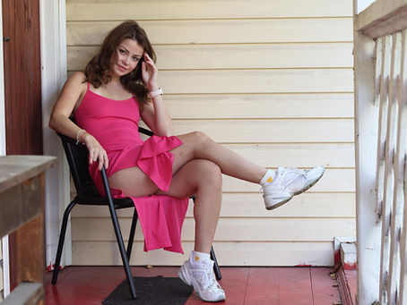 Maaliskuun mainioin mökkinaapuri: treenattu Kuukauden Mirri Jula reippailee terassilla ilkosillaan! ✪